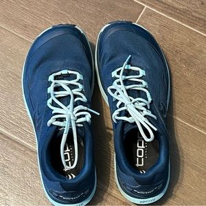 Topo Pursuit, women size 8
